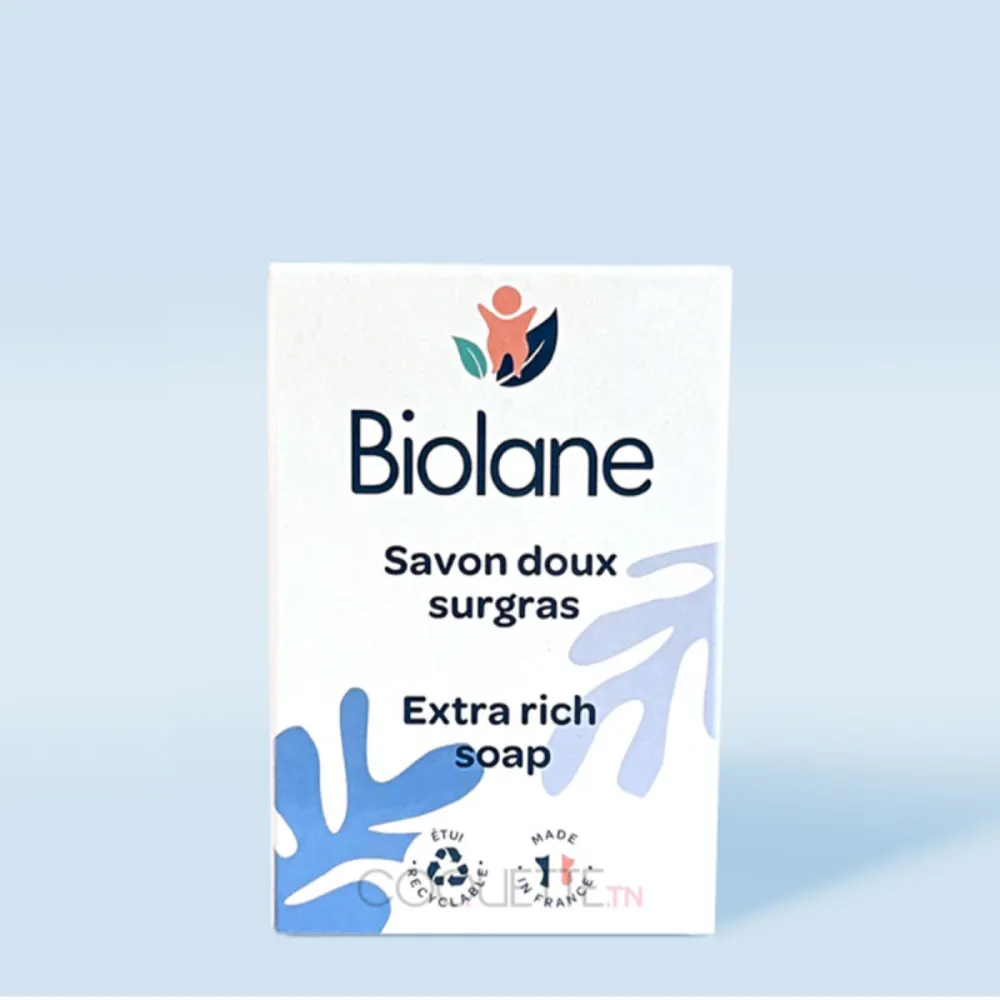 Le Savon Doux Surgras de Biolane a été spécialement formulé pour la toilette quotidienne des nouveau-nés.1